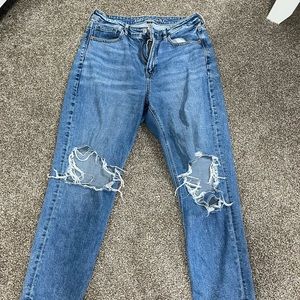 American Eagle Strigid Mom Jeans in Size 10 short